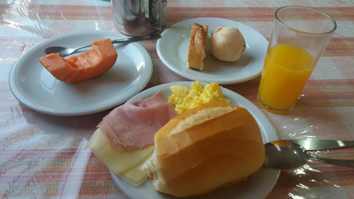 Café da manhã servido no Hotel Vale das Águas